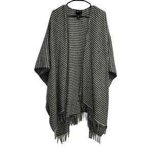 Maggie Barnes Houndstooth Fringed Poncho